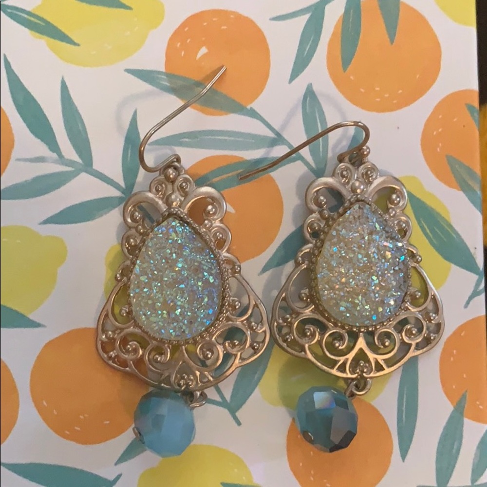 Sparkly dangly earrings 🌟